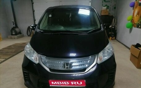 Honda Freed I, 2012 год, 800 000 рублей, 1 фотография