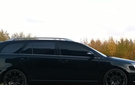 Toyota Avensis III рестайлинг, 2005 год, 1 150 000 рублей, 2 фотография