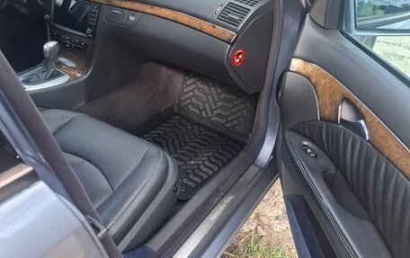 Mercedes-Benz E-Класс, 2004 год, 900 000 рублей, 2 фотография