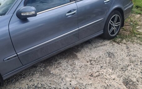 Mercedes-Benz E-Класс, 2004 год, 900 000 рублей, 3 фотография