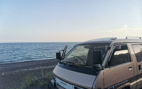 Toyota MasterAce Surf, 1985 год, 220 000 рублей, 1 фотография