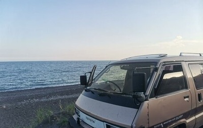 Toyota MasterAce Surf, 1985 год, 220 000 рублей, 1 фотография