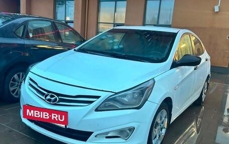 Hyundai Solaris II рестайлинг, 2015 год, 600 000 рублей, 4 фотография