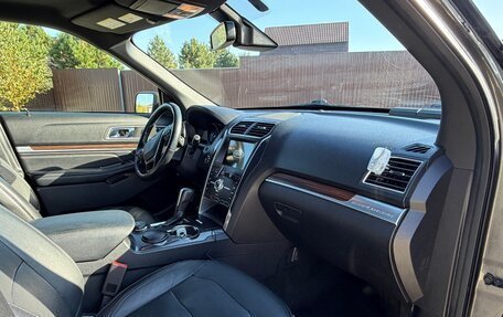 Ford Explorer VI, 2017 год, 2 490 000 рублей, 8 фотография