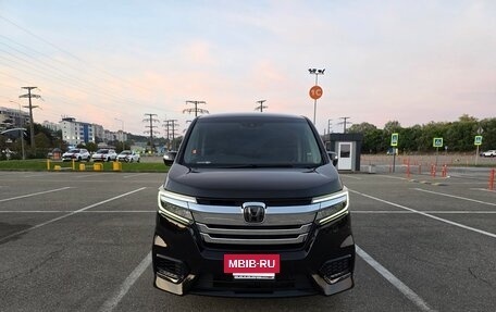 Honda Stepwgn IV, 2018 год, 2 090 000 рублей, 2 фотография