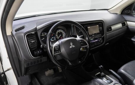 Mitsubishi Outlander III рестайлинг 3, 2012 год, 1 599 000 рублей, 10 фотография
