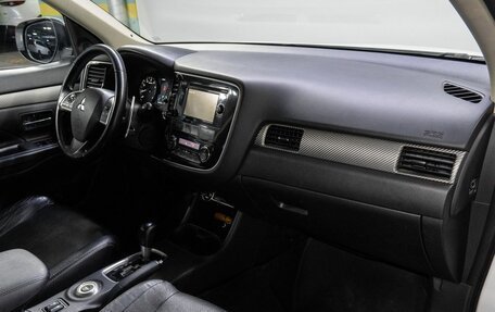 Mitsubishi Outlander III рестайлинг 3, 2012 год, 1 599 000 рублей, 16 фотография