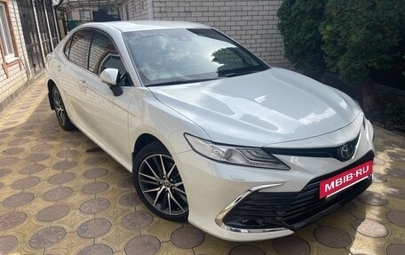 Toyota Camry, 2021 год, 3 400 000 рублей, 2 фотография