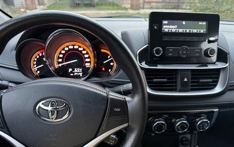 Toyota Yaris XP150 рестайлинг, 2022 год, 1 700 000 рублей, 6 фотография