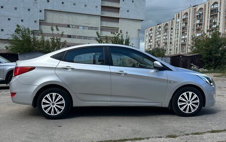 Hyundai Solaris II рестайлинг, 2015 год, 820 000 рублей, 2 фотография