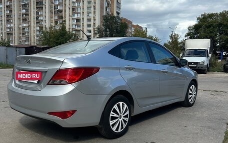Hyundai Solaris II рестайлинг, 2015 год, 820 000 рублей, 3 фотография