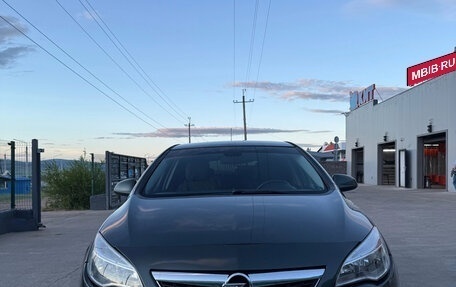 Opel Astra J, 2010 год, 600 000 рублей, 2 фотография