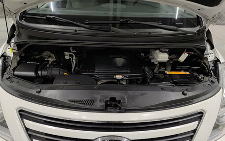 Hyundai H-1 II рестайлинг, 2015 год, 1 699 000 рублей, 13 фотография