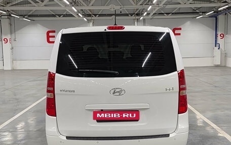 Hyundai H-1 II рестайлинг, 2015 год, 1 699 000 рублей, 10 фотография
