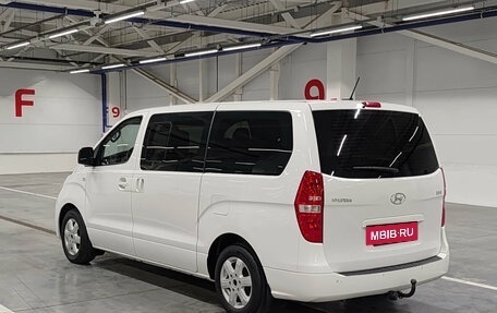 Hyundai H-1 II рестайлинг, 2015 год, 1 699 000 рублей, 11 фотография
