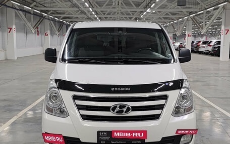 Hyundai H-1 II рестайлинг, 2015 год, 1 699 000 рублей, 6 фотография