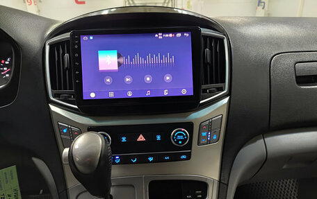 Hyundai H-1 II рестайлинг, 2015 год, 1 699 000 рублей, 19 фотография