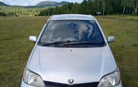 Toyota Platz, 2001 год, 290 000 рублей, 2 фотография