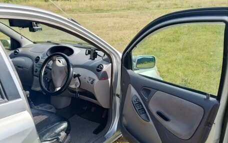 Toyota Platz, 2001 год, 290 000 рублей, 14 фотография
