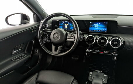 Mercedes-Benz A-Класс, 2018 год, 2 230 000 рублей, 26 фотография