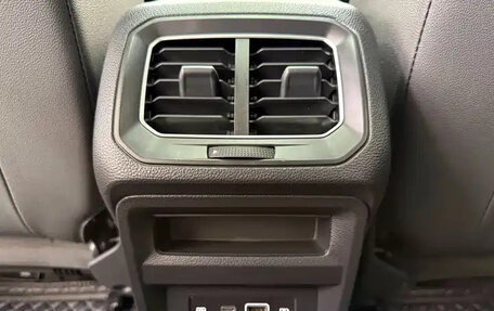 Volkswagen Tiguan II, 2023 год, 2 445 000 рублей, 8 фотография