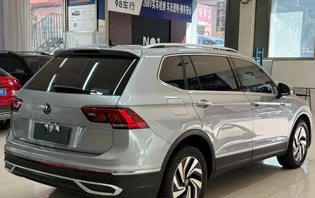 Volkswagen Tiguan II, 2023 год, 2 445 000 рублей, 3 фотография