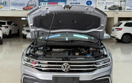 Volkswagen Tiguan II, 2023 год, 2 445 000 рублей, 9 фотография