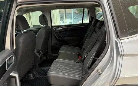 Volkswagen Tiguan II, 2023 год, 2 445 000 рублей, 10 фотография