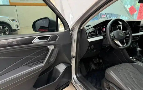 Volkswagen Tiguan II, 2023 год, 2 445 000 рублей, 18 фотография