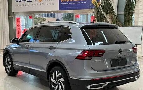 Volkswagen Tiguan II, 2023 год, 2 445 000 рублей, 13 фотография