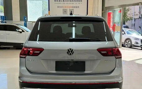 Volkswagen Tiguan II, 2023 год, 2 445 000 рублей, 21 фотография
