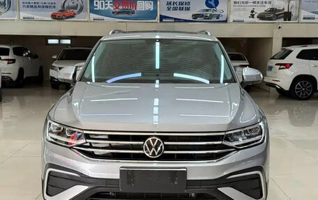 Volkswagen Tiguan II, 2023 год, 2 445 000 рублей, 15 фотография