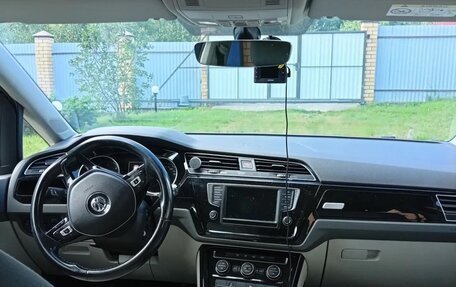 Volkswagen Touran III, 2016 год, 1 530 000 рублей, 6 фотография