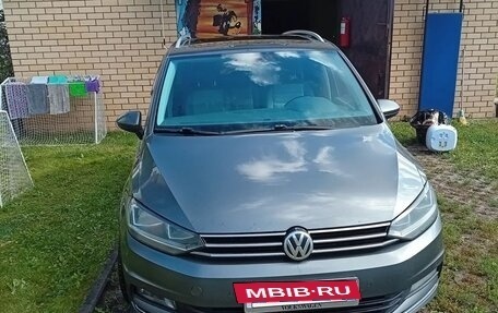 Volkswagen Touran III, 2016 год, 1 530 000 рублей, 2 фотография