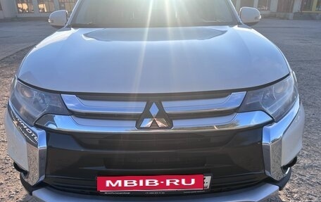 Mitsubishi Outlander III рестайлинг 3, 2018 год, 2 200 000 рублей, 13 фотография