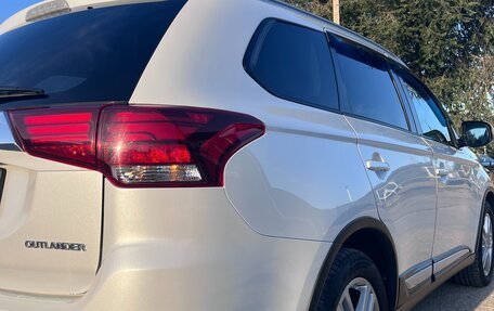 Mitsubishi Outlander III рестайлинг 3, 2018 год, 2 200 000 рублей, 20 фотография