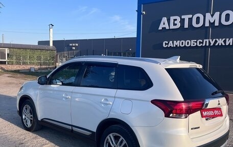 Mitsubishi Outlander III рестайлинг 3, 2018 год, 2 200 000 рублей, 23 фотография