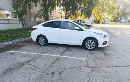 Hyundai Solaris II рестайлинг, 2018 год, 1 220 000 рублей, 2 фотография