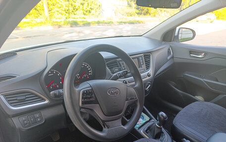 Hyundai Solaris II рестайлинг, 2018 год, 1 220 000 рублей, 7 фотография