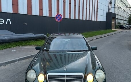 Mercedes-Benz E-Класс, 1996 год, 250 000 рублей, 2 фотография