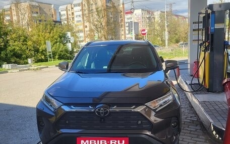 Toyota RAV4, 2019 год, 3 650 000 рублей, 2 фотография
