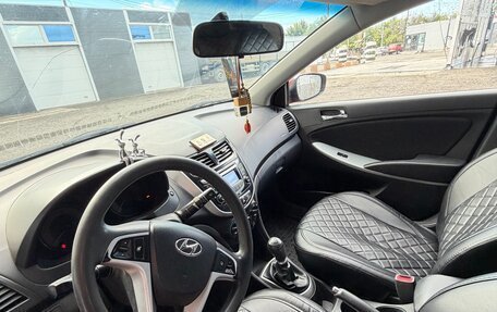 Hyundai Solaris II рестайлинг, 2012 год, 800 000 рублей, 11 фотография