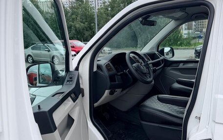 Volkswagen Caravelle T6 рестайлинг, 2017 год, 3 200 000 рублей, 6 фотография
