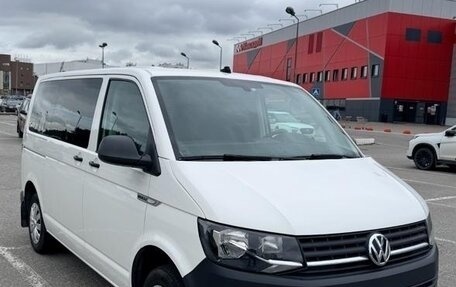Volkswagen Caravelle T6 рестайлинг, 2017 год, 3 200 000 рублей, 3 фотография