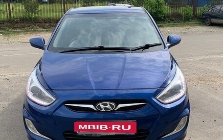 Hyundai Solaris II рестайлинг, 2013 год, 1 050 000 рублей, 3 фотография