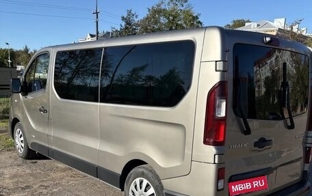 Renault Trafic, 2017 год, 2 380 000 рублей, 7 фотография