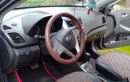 Hyundai Solaris II рестайлинг, 2013 год, 1 000 000 рублей, 5 фотография