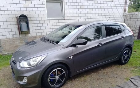 Hyundai Solaris II рестайлинг, 2013 год, 1 000 000 рублей, 2 фотография