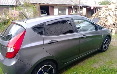 Hyundai Solaris II рестайлинг, 2013 год, 1 000 000 рублей, 4 фотография