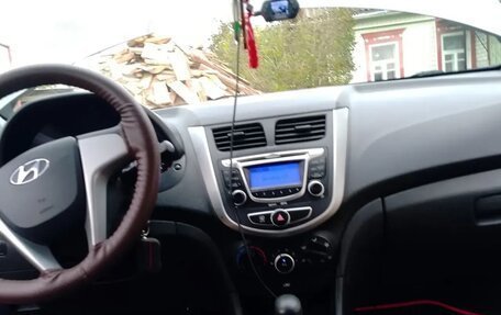 Hyundai Solaris II рестайлинг, 2013 год, 1 000 000 рублей, 6 фотография